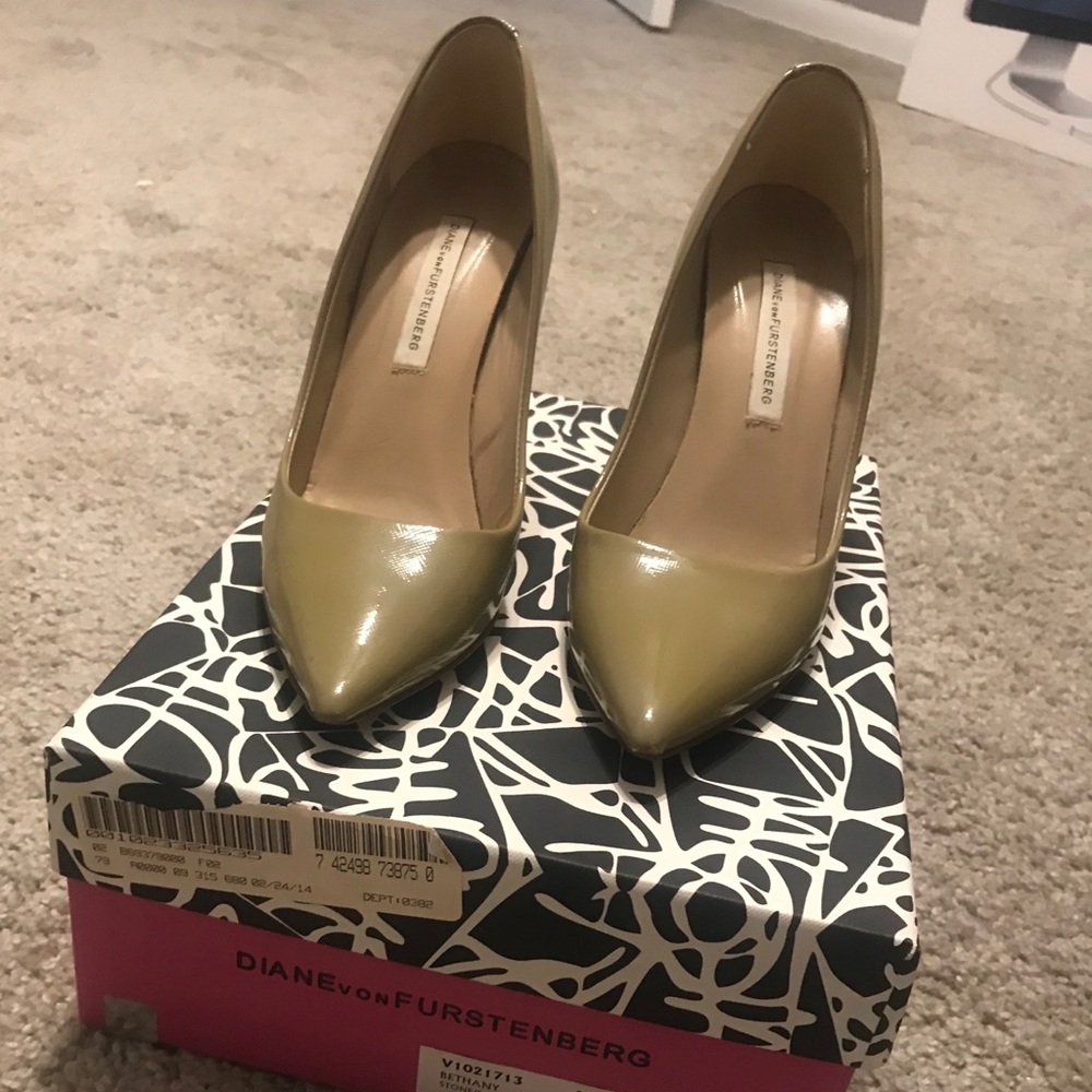 Diane von furstenberg pointed toe pumps Bethany